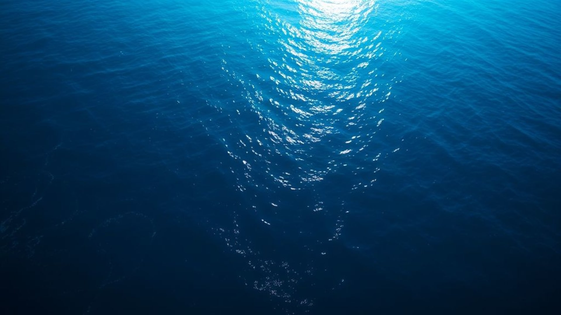 Horizon de l'océan bleu profond bateau de croisière vagues douces récif corallien sous-marin fond ecran lumière du soleil silence serein marine marée sel ondulation vaste