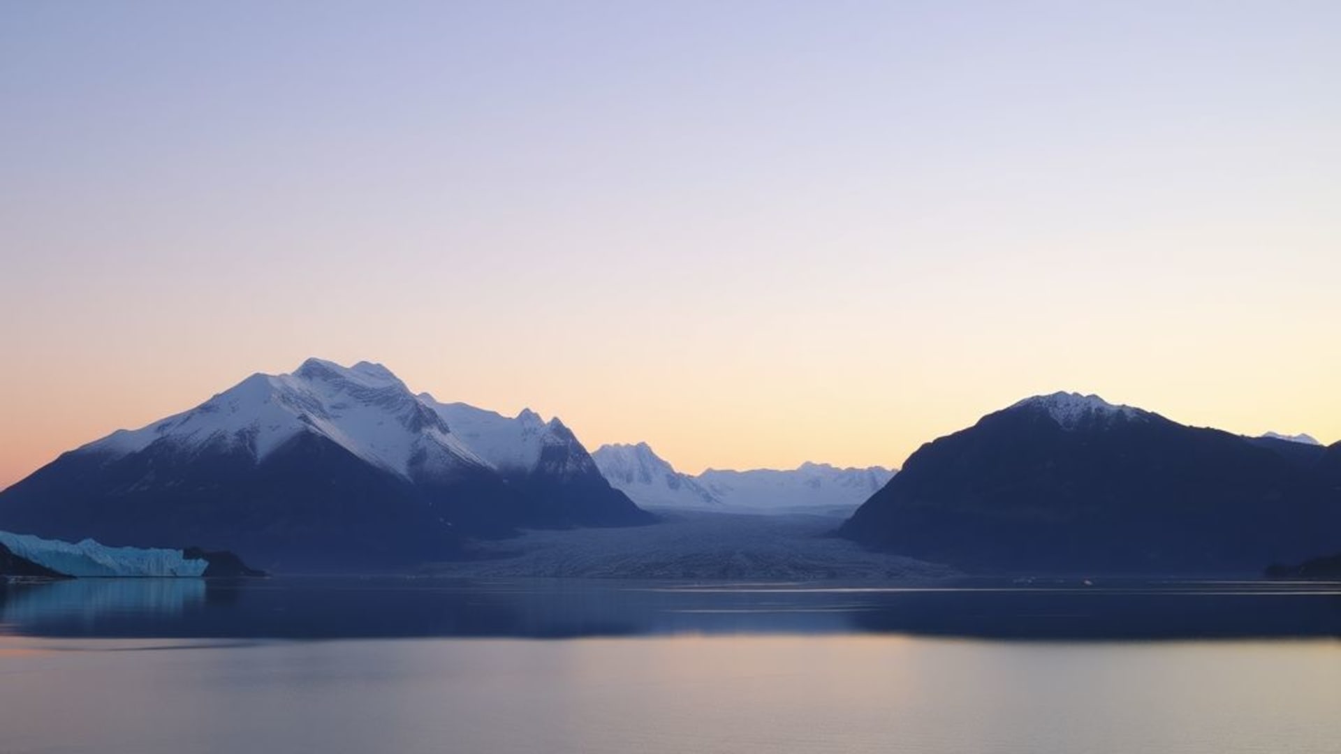 lever du soleil sur un lac glacé calme réfléchissant montagnes pastel lumière douce fond d'écran