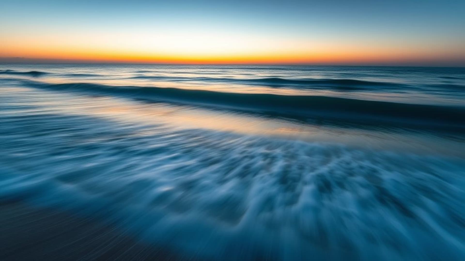 Vagues océaniques, eau bleue, rivage, reflet du coucher de soleil, tranquille, minimaliste, dégradé, calme, fond d'écran, texture, eau abstraite, longue exposition, lisse, surf, horizon