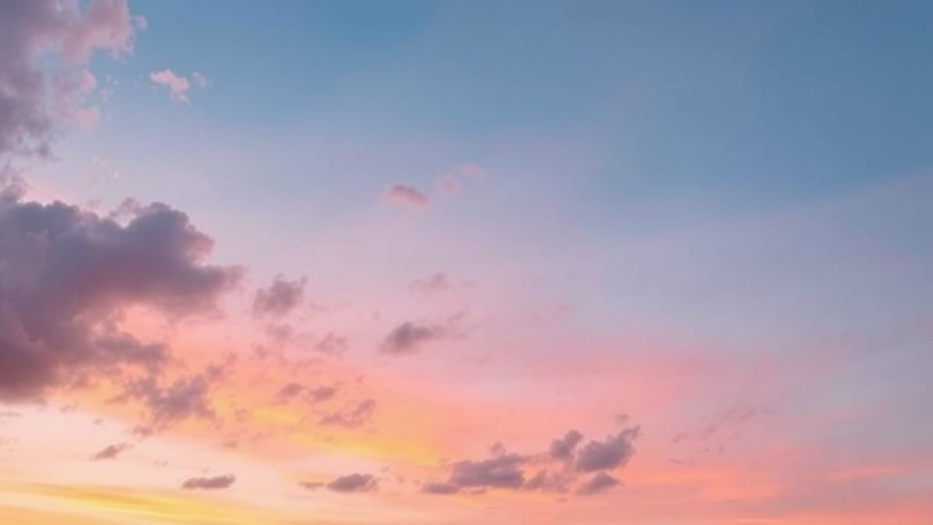 ciel aquarelle nuages pastel lever de soleil dégradé d'aquarelle fond ecran onirique teintes douces
