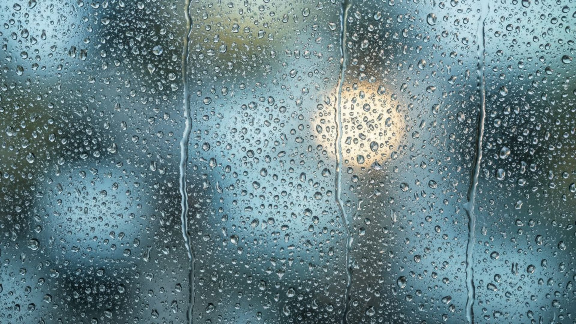 gouttes de pluie sur verre gros plan macro texture abstraite fond ecran motif de surface