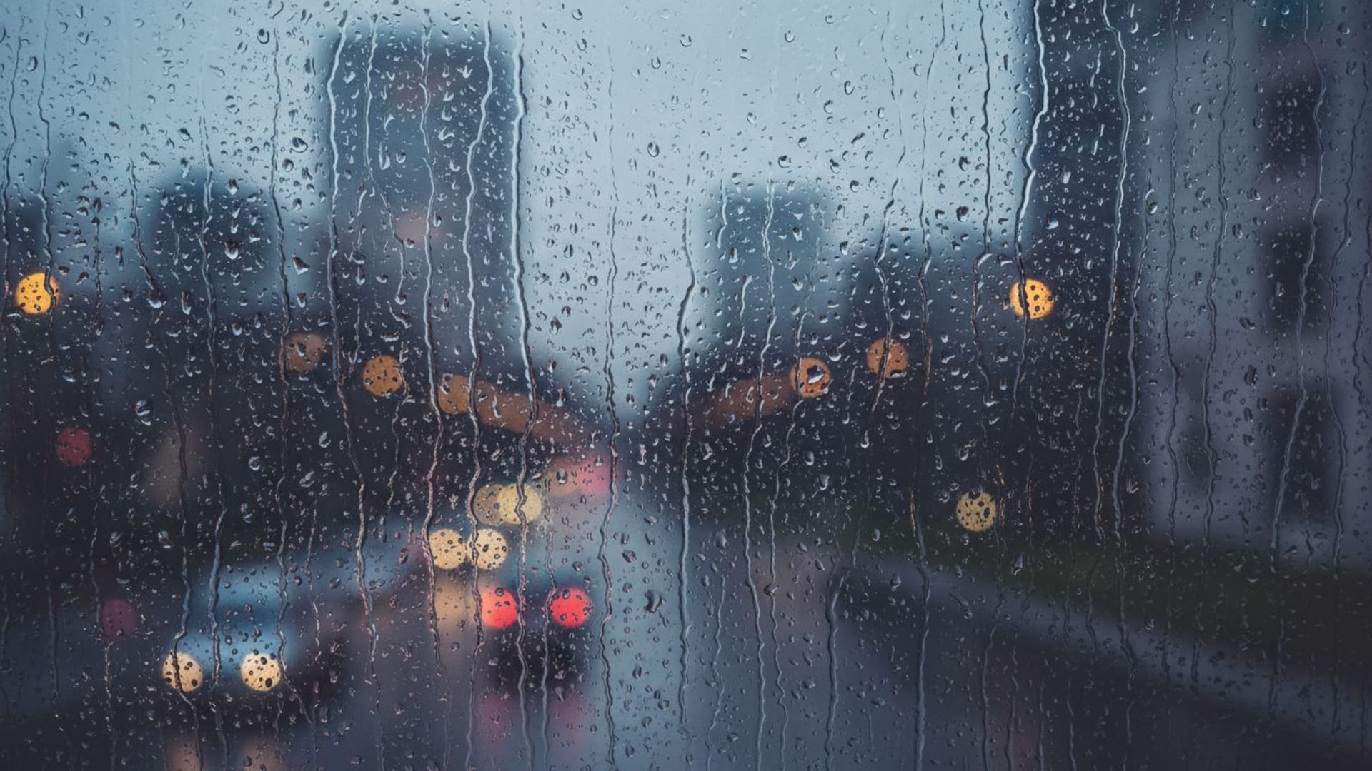 verre de fenêtre pluvieux gouttes de pluie abstrait flou bokeh fond ecran humeur texture