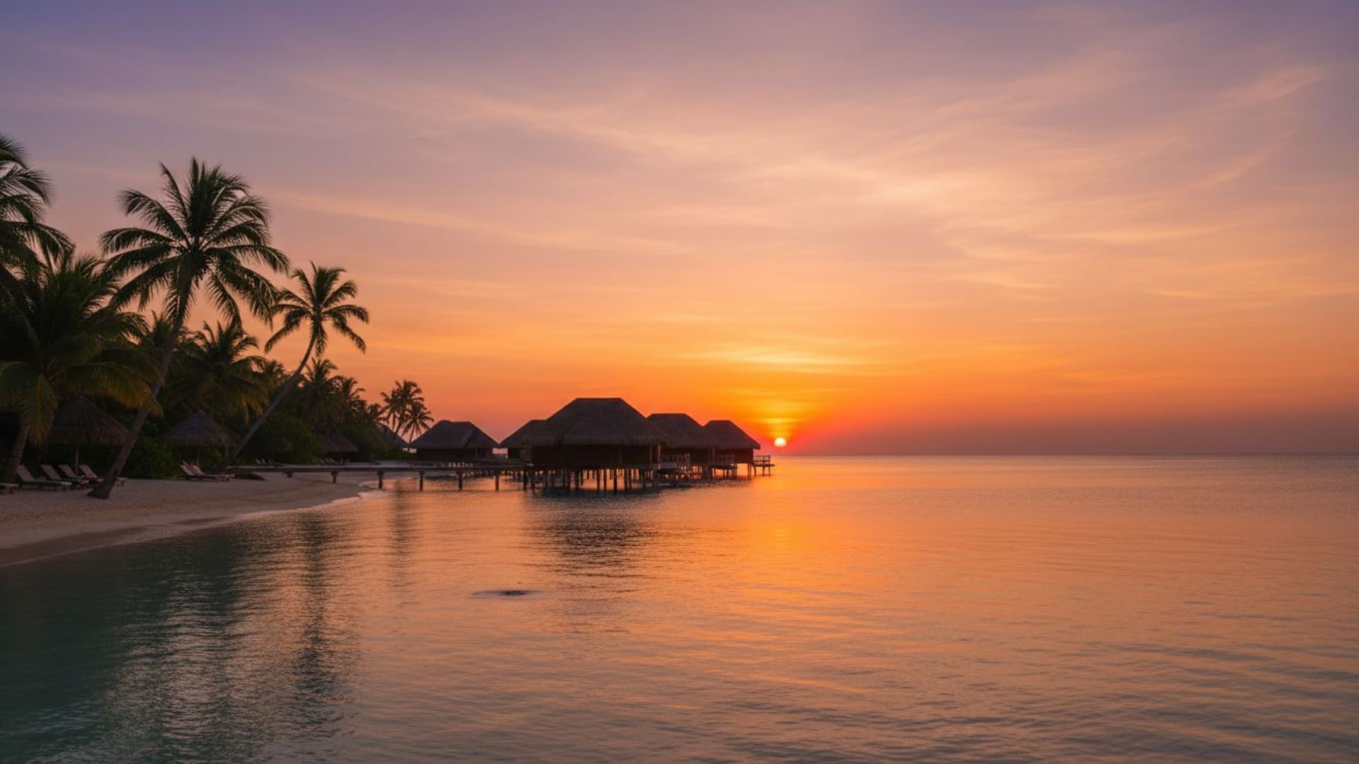 coucher de soleil tropical sur un bungalow sur pilotis silhouette de palmier océan fond ecran vacances à la plage