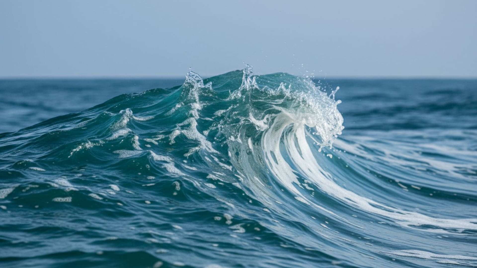 vagues océaniques macro mousse turquoise bleu profond horizon tranquille mer frais