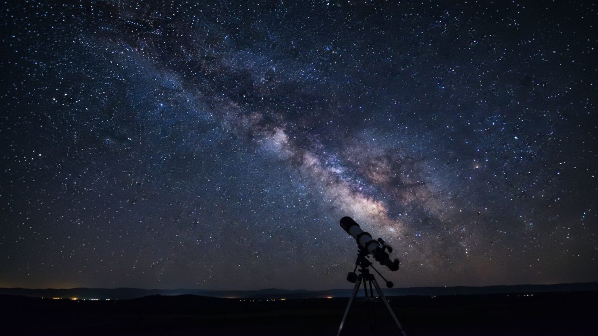 étoiles du ciel nocturne constellations voie lactée télescope astronomie horizon fond d'écran bleu foncé