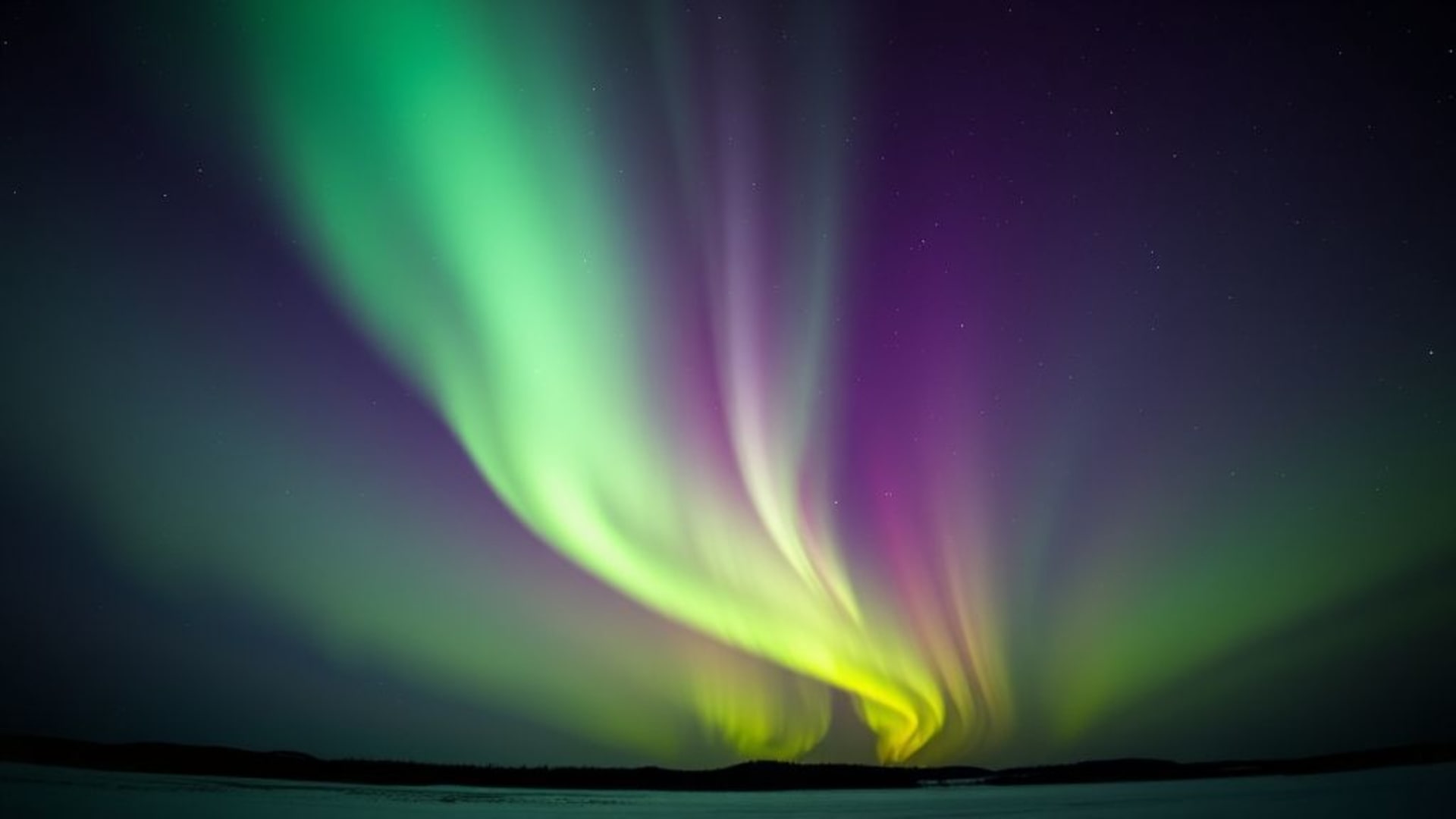 aurore boréale lumières du nord ciel nocturne dégradé vert violet fond d'écran
